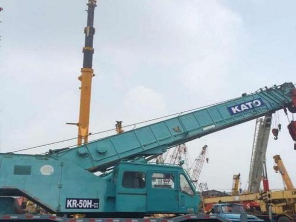 黄石港区吊车出租公司电话_道路拖车救援人员需要注意哪些事项